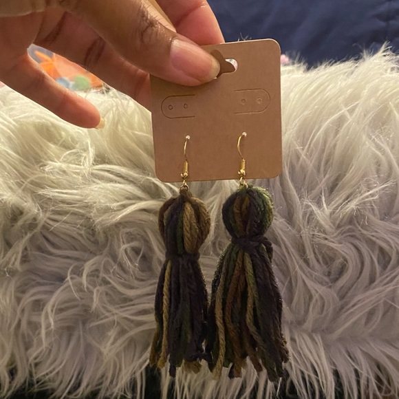 Tassle Earrings - Picture 4 of 4